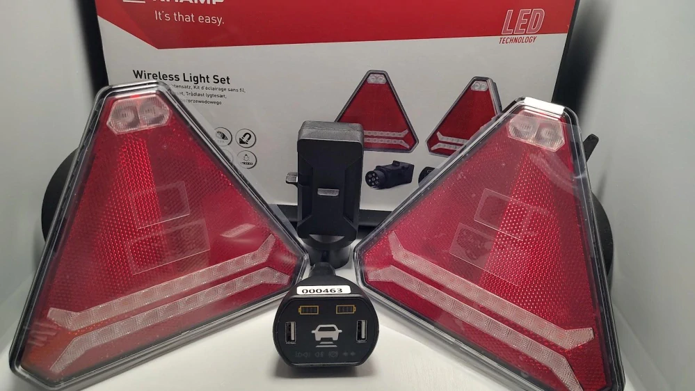 LED prenosná bezdrôtová magnetická súprava zadných svetiel 12/24V - trojuholníky 