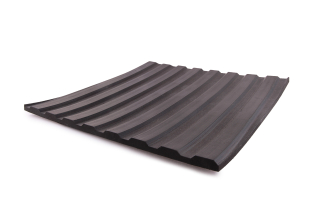 Gumová podlahovina s ryhovaným dezénom hrubá SBR 65°Sh 5x1200x10000 mm - rolka 12 m2